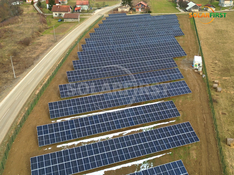 ボスニア・ヘルツェゴビナにある711kWpの地上太陽光発電所