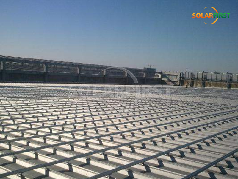 中国にある9.6MWpの太陽光金属屋根発電所
