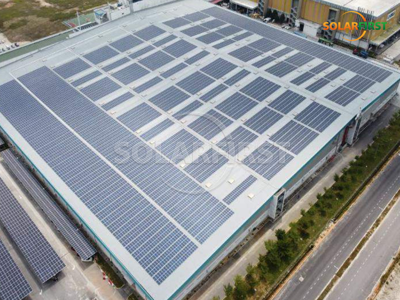マレーシアの4.4MWpソーラーメタルルーフ発電所