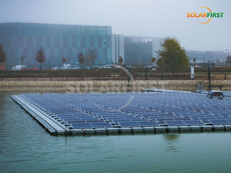 ハンガリーの200kWp浮体式太陽光発電所
