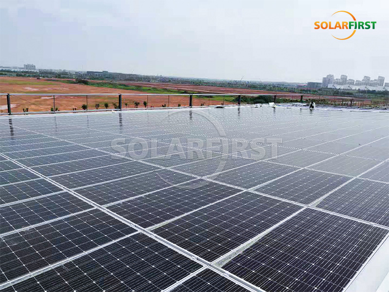 中国における2.1MWp太陽光発電BIPV屋根ソリューション