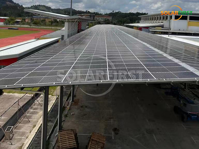 マレーシアにおける784kWpソーラーBIPV屋根ソリューション
