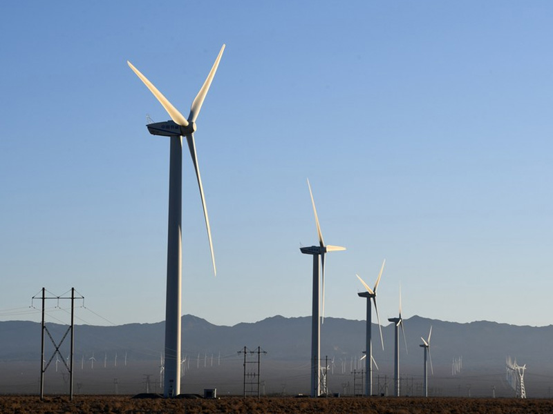 中国の再生可能エネルギー発電容量が最初の4カ月で急増。風力発電と太陽光発電は前年同期比17％超増加。