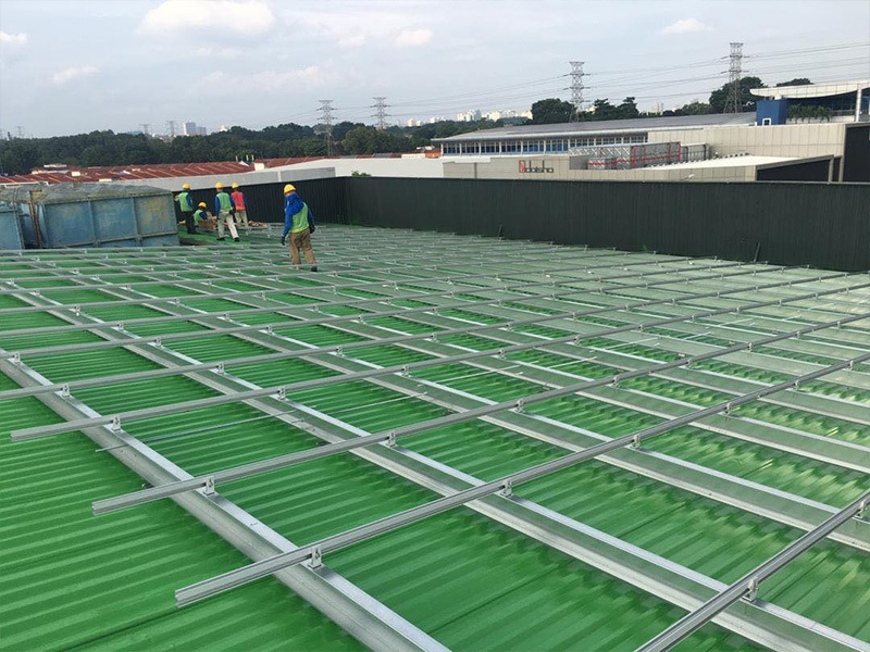 太陽光発電パネル用金属屋根：主なメリットと重要な考慮事項
