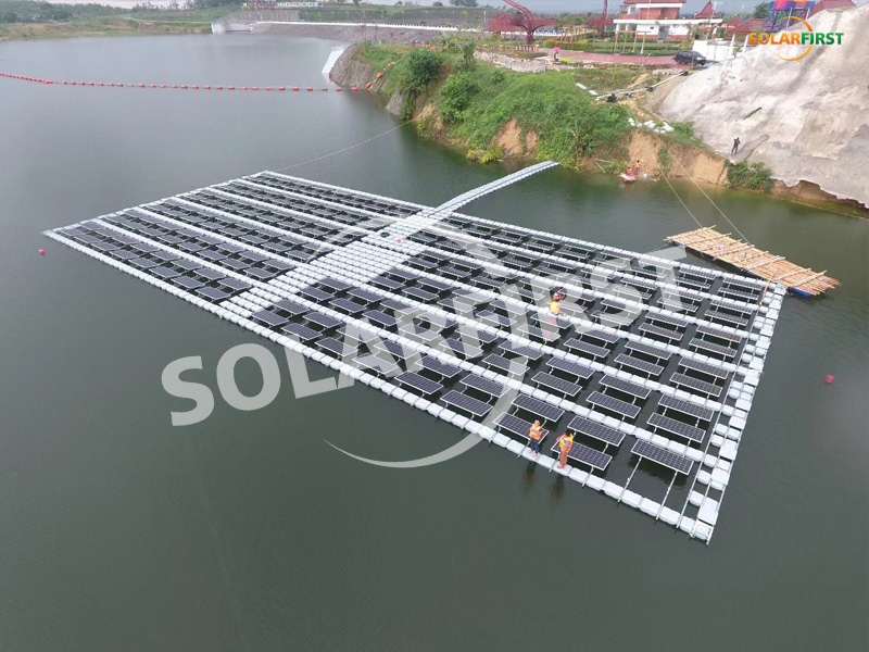 
     ソーラー・ファースト・グループ初のインドネシアでの浮体式設置プロジェクトの完了
    