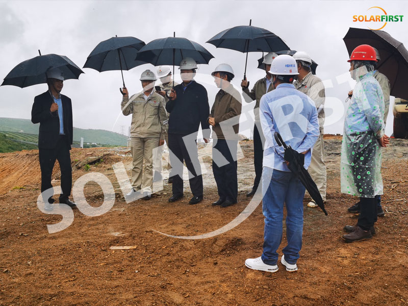 中国水利水電建設と中国データ社のリーダーが大理県の60MWソーラーパークを訪問し、視察しました,雲南.
