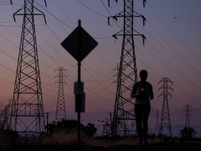 カリフォルニア州の停電危機は、停電とソーラー企業に注目を集める
