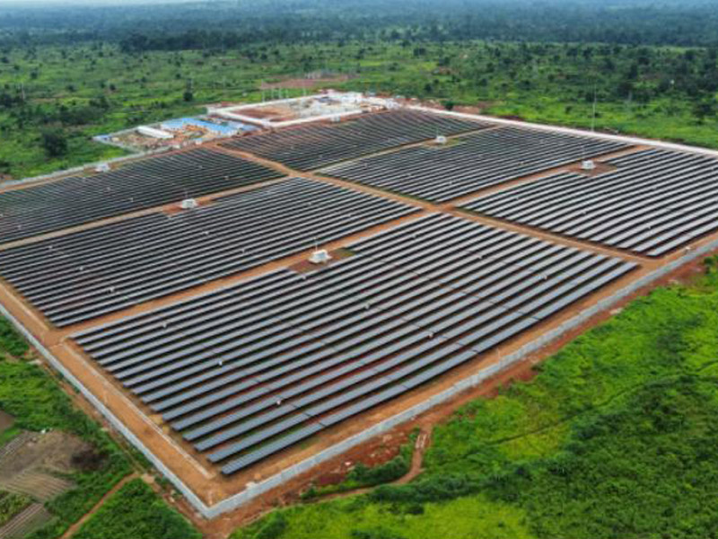 中国が支援する太陽光発電所が中央アフリカの電力不足を緩和
